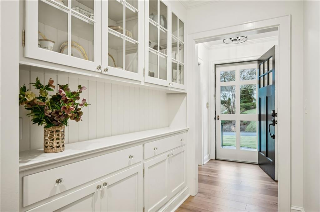 1892 Greystone Road NW