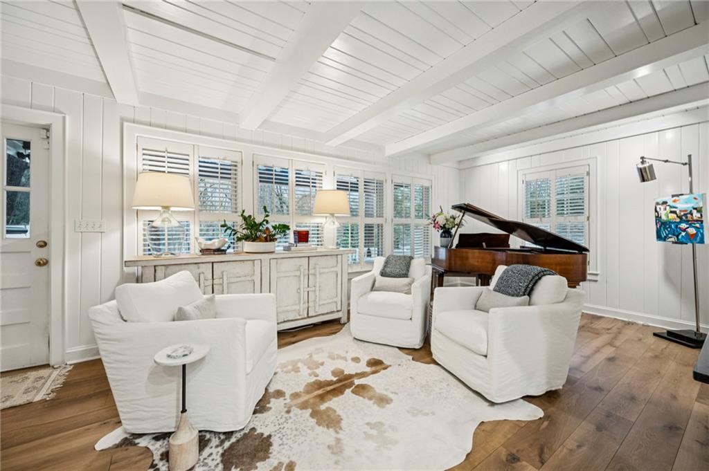 1892 Greystone Road NW