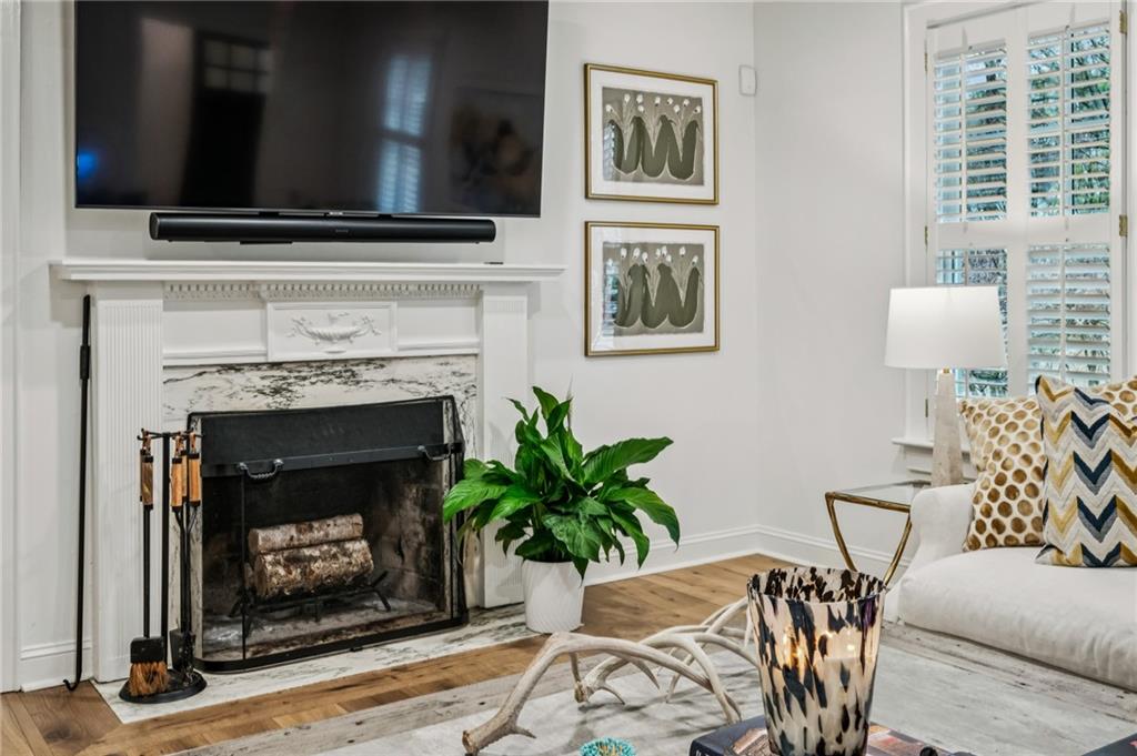 1892 Greystone Road NW