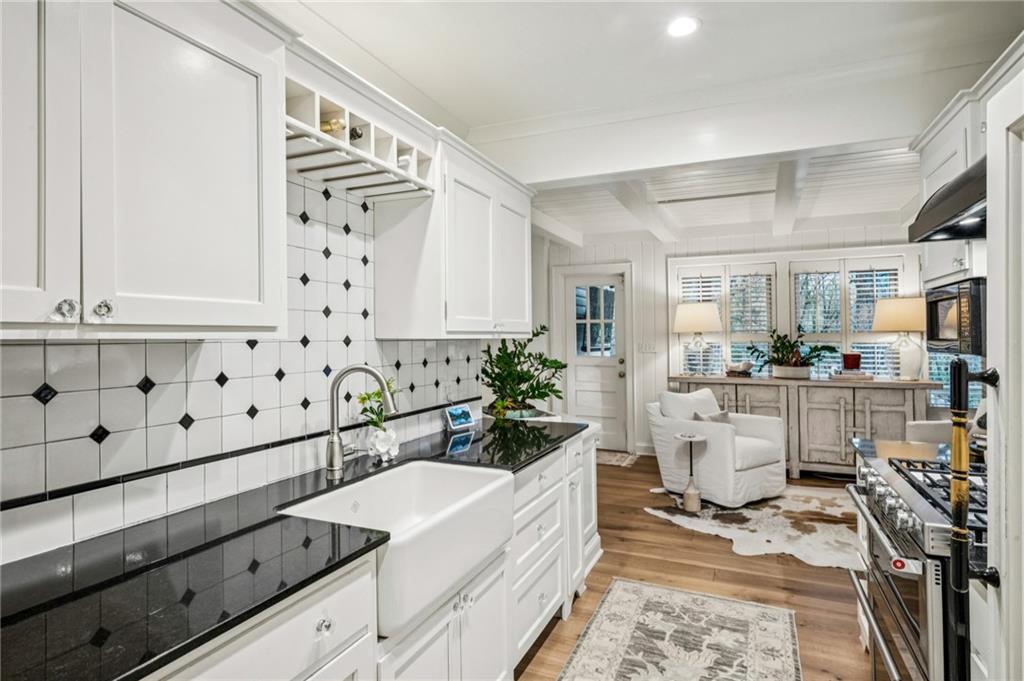 1892 Greystone Road NW