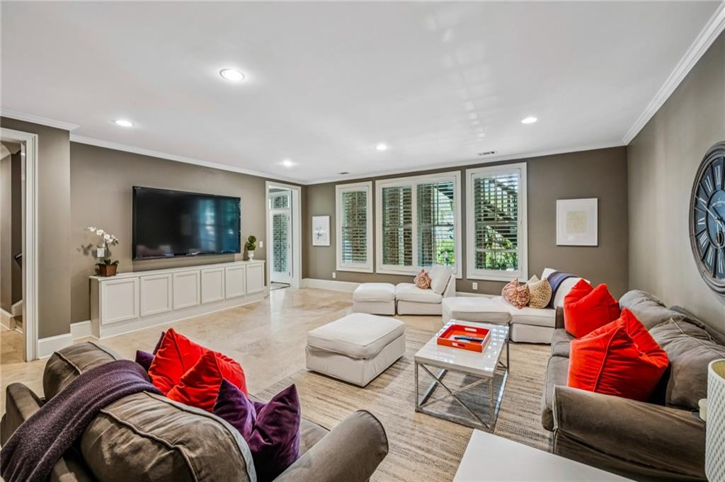 2960 Castlewood Drive NW