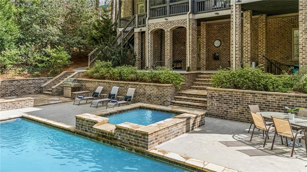 2960 Castlewood Drive NW