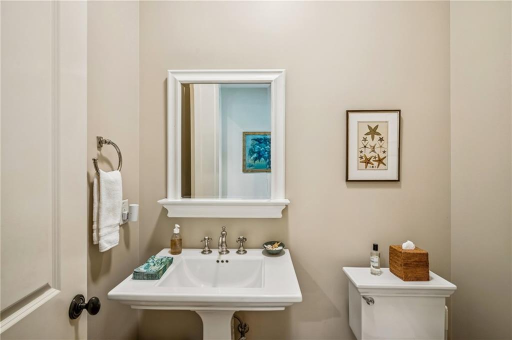 2960 Castlewood Drive NW