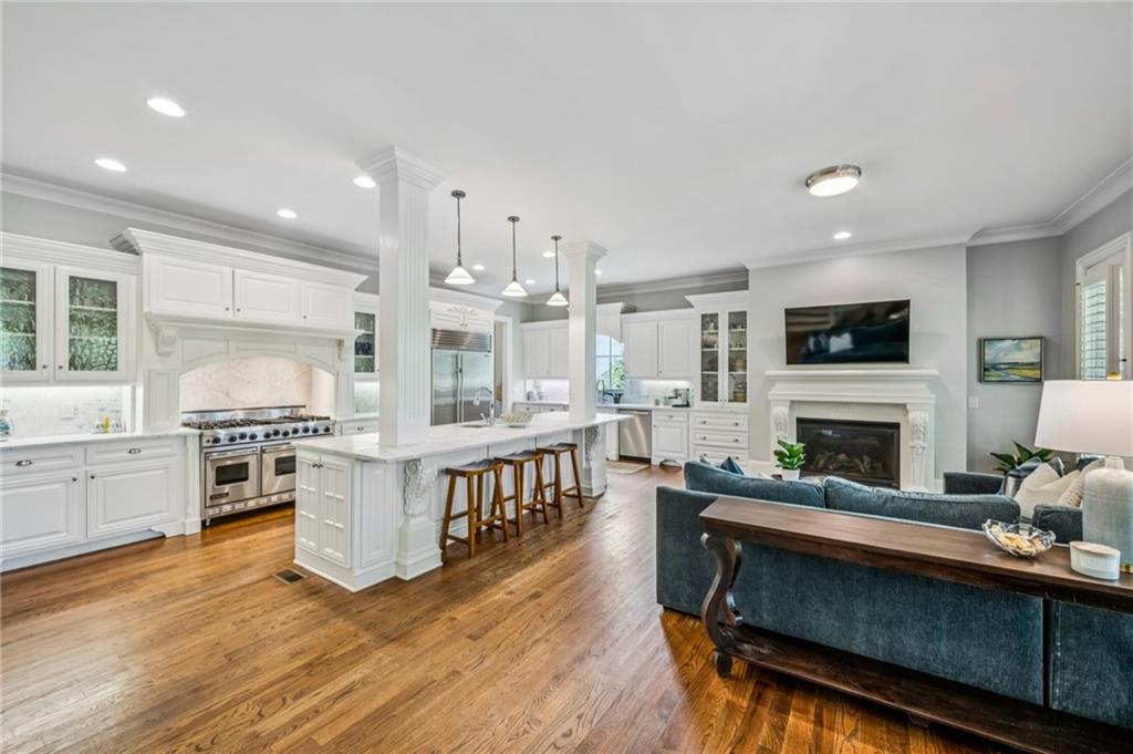 2960 Castlewood Drive NW