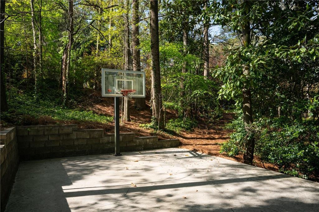 2960 Castlewood Drive NW