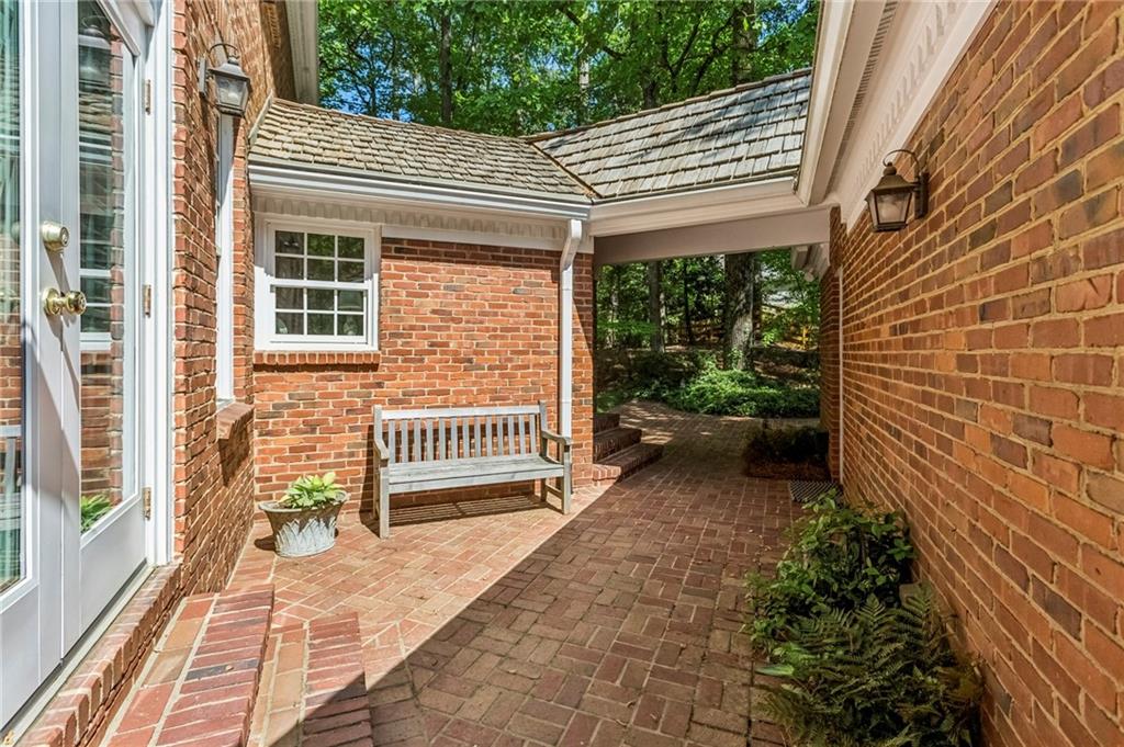 10 Albemarle Drive NW