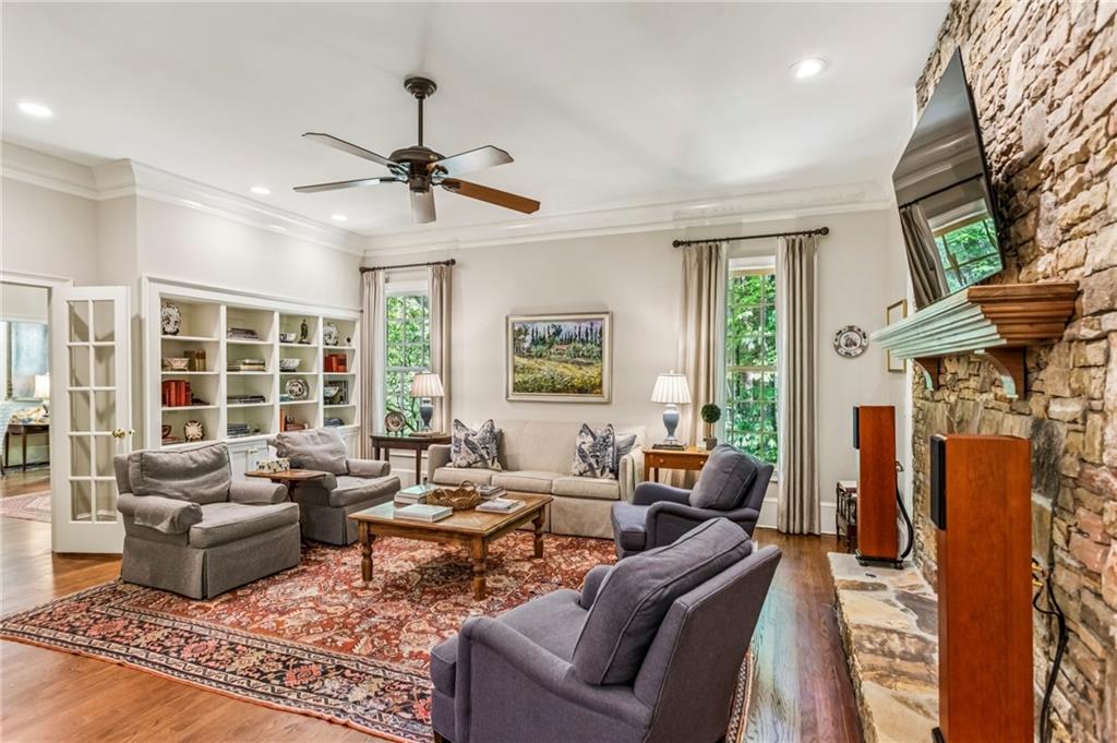 10 Albemarle Drive NW