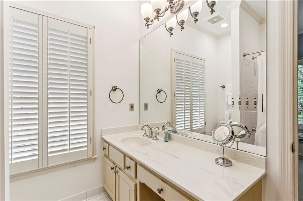 10 Albemarle Drive NW