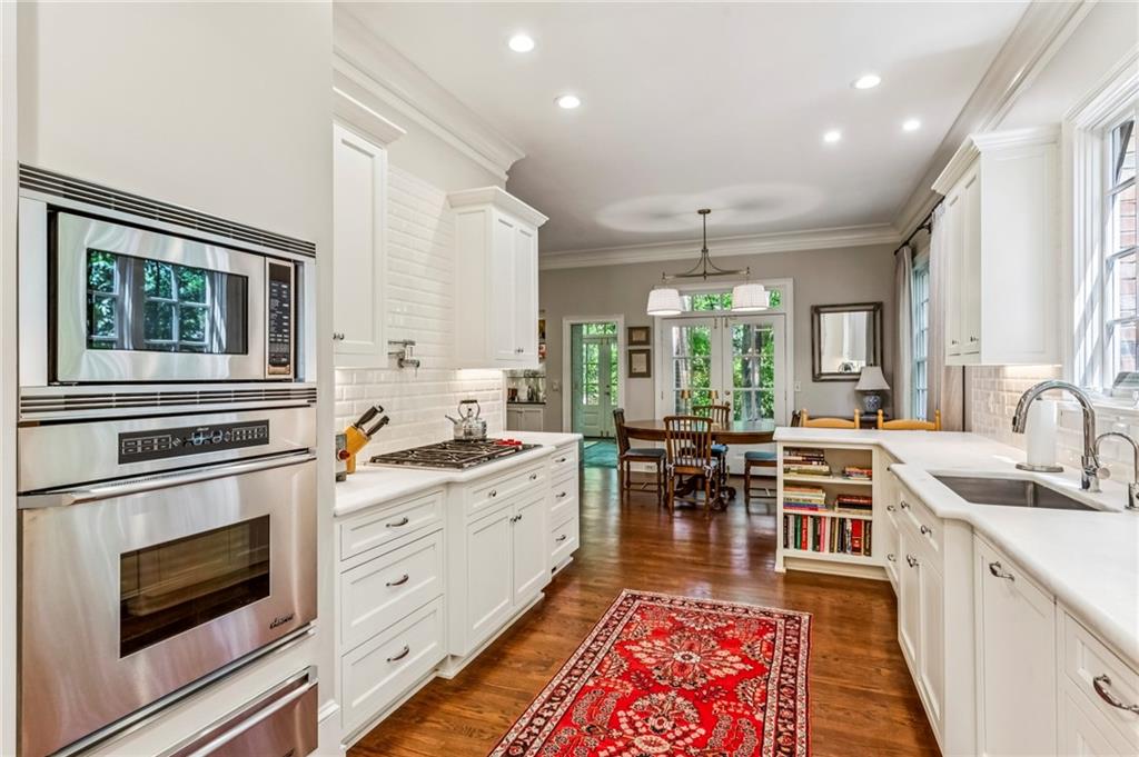 10 Albemarle Drive NW