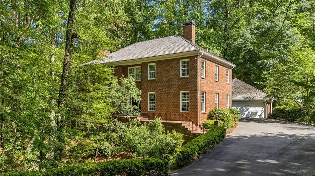 10 Albemarle Drive NW