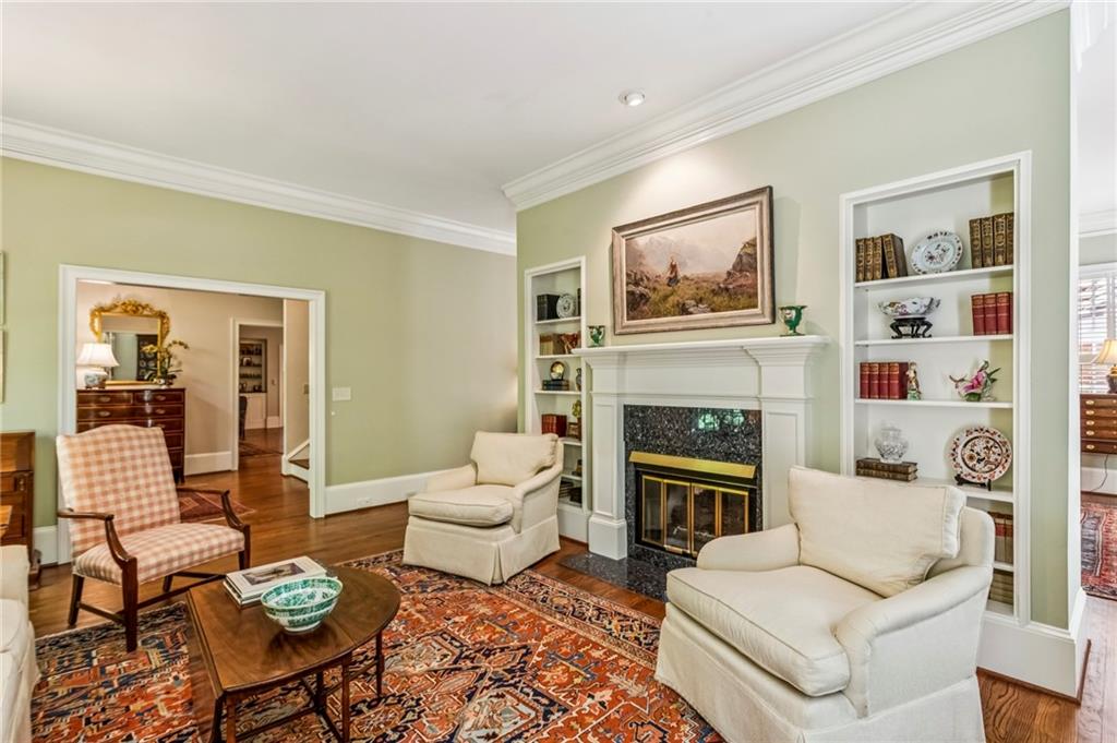 10 Albemarle Drive NW