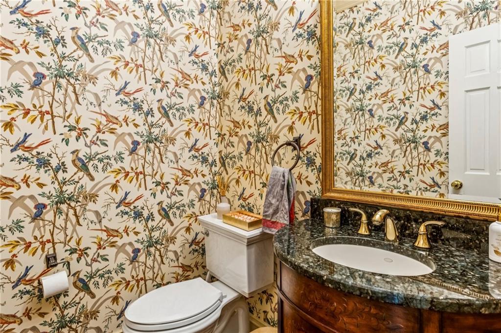 10 Albemarle Drive NW