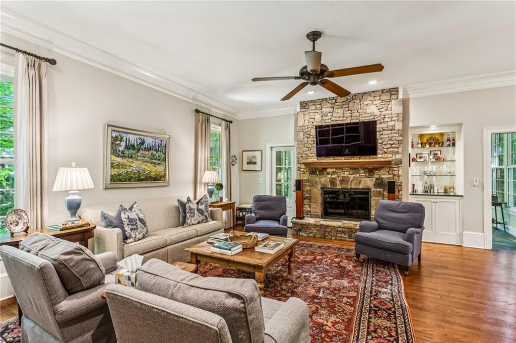 10 Albemarle Drive NW