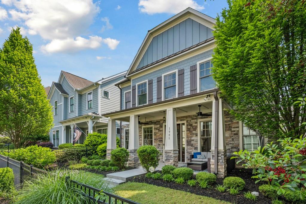 1921 Red Eagle Walk NW