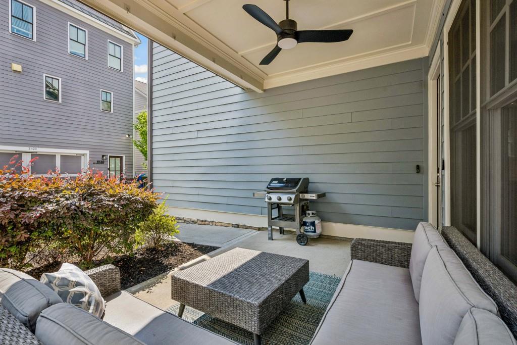 1921 Red Eagle Walk NW