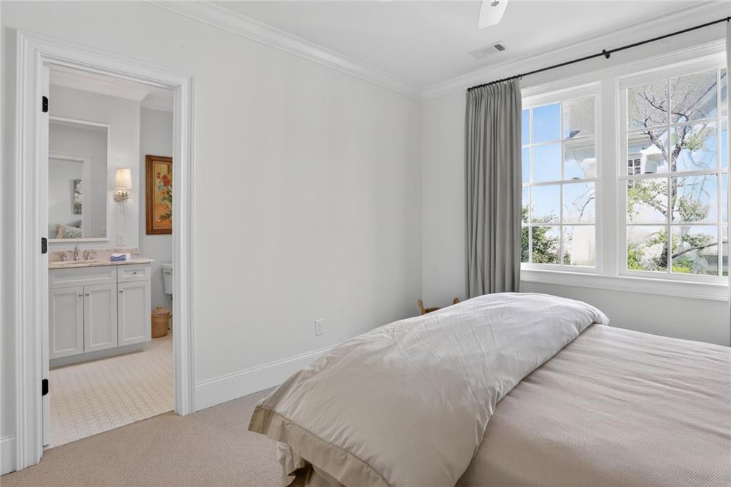 897 Glenbrook Drive NW