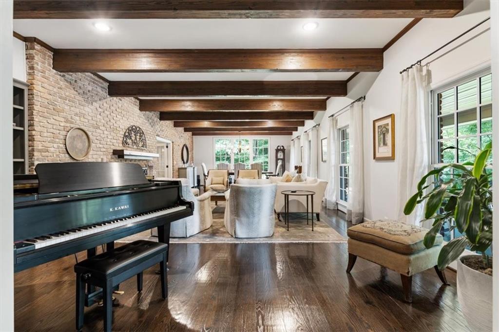 100 Huntcliff Point