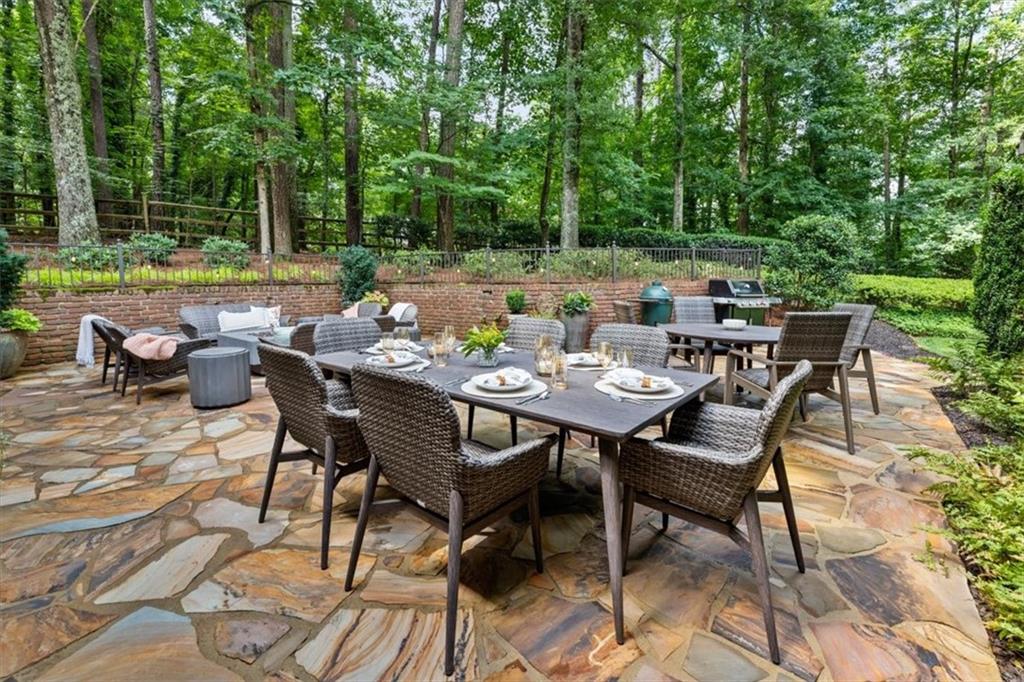 100 Huntcliff Point