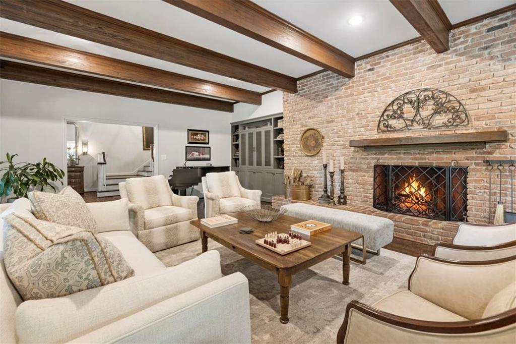 100 Huntcliff Point