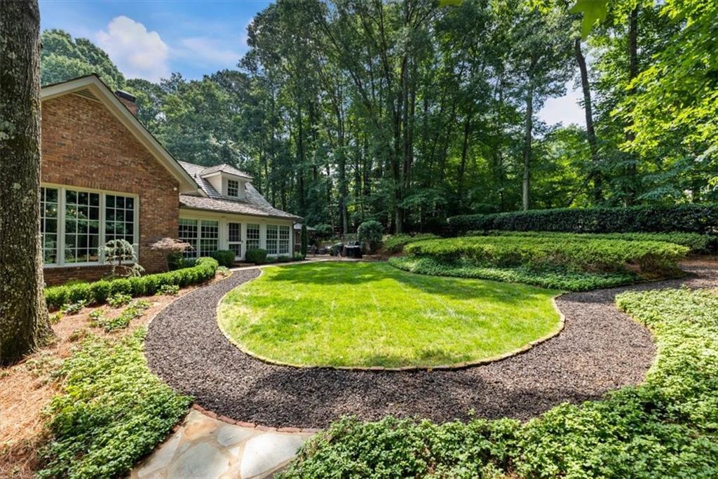 100 Huntcliff Point