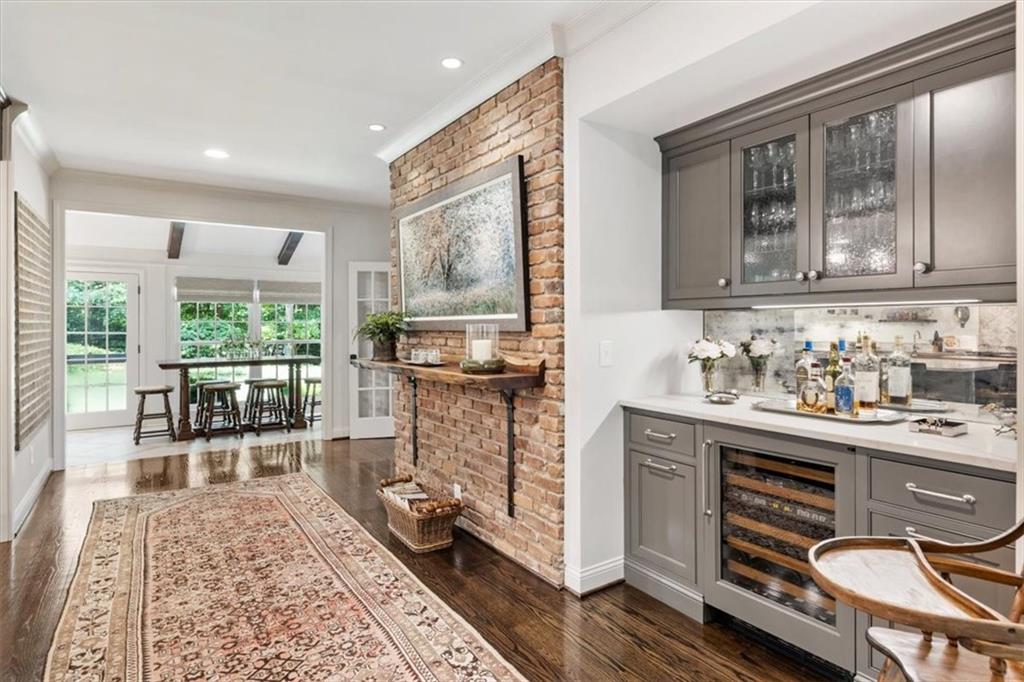 100 Huntcliff Point