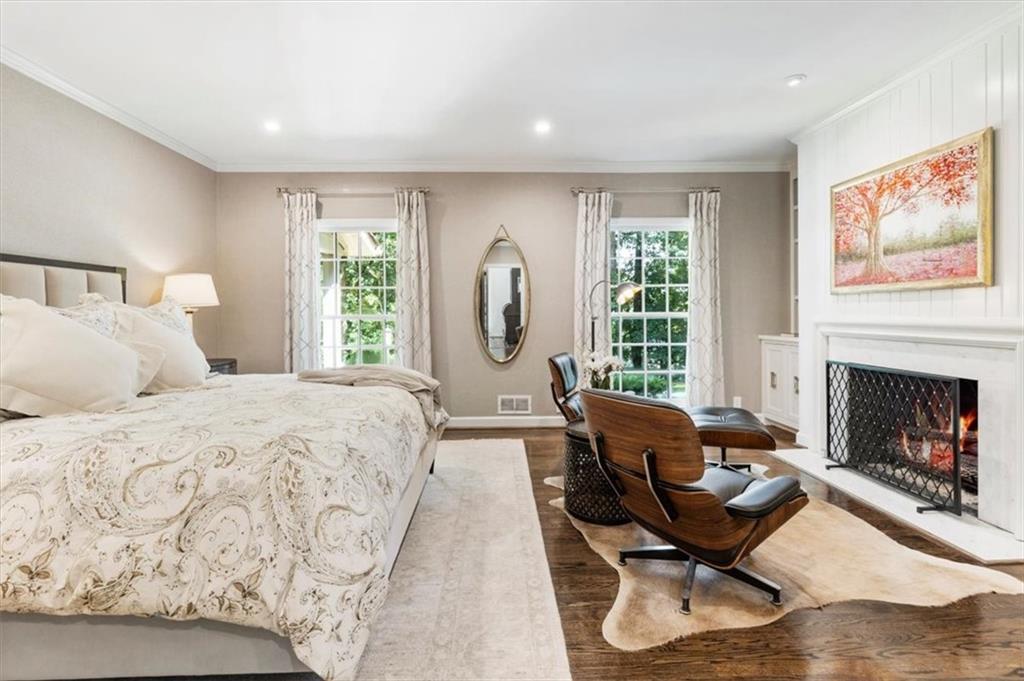 100 Huntcliff Point