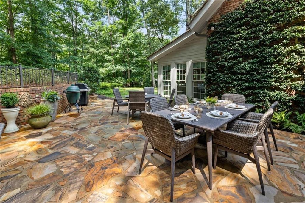 100 Huntcliff Point