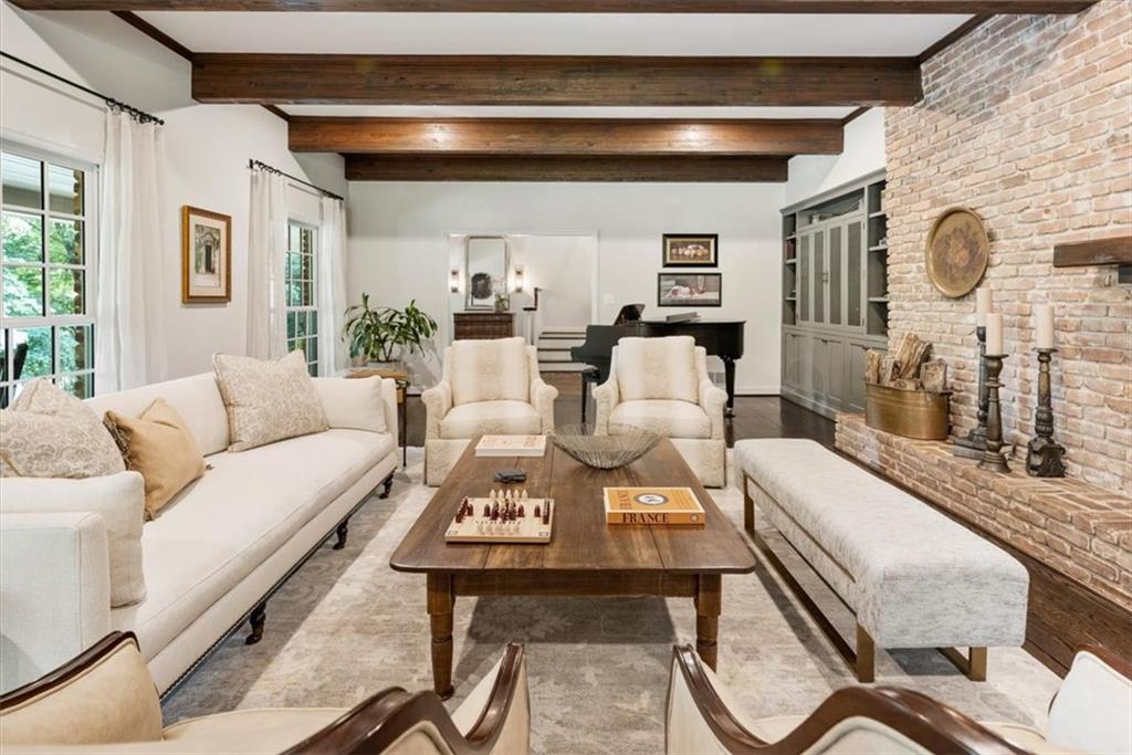 100 Huntcliff Point