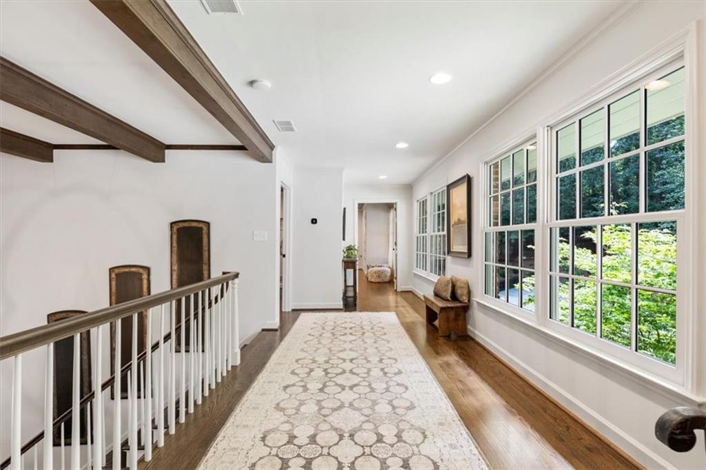 100 Huntcliff Point