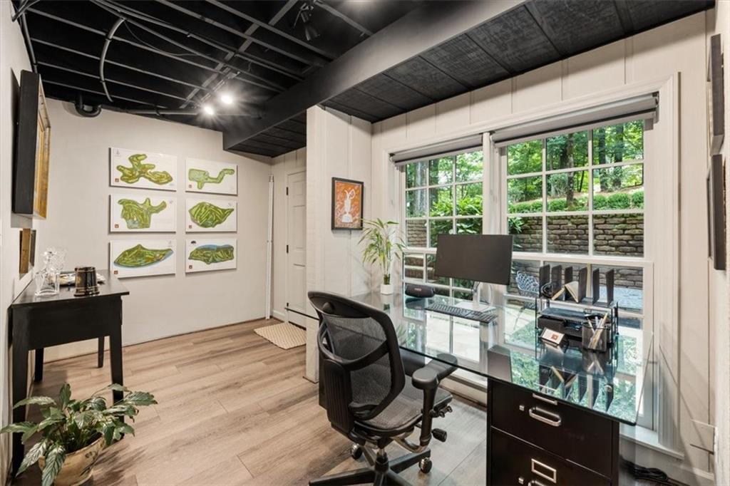 100 Huntcliff Point