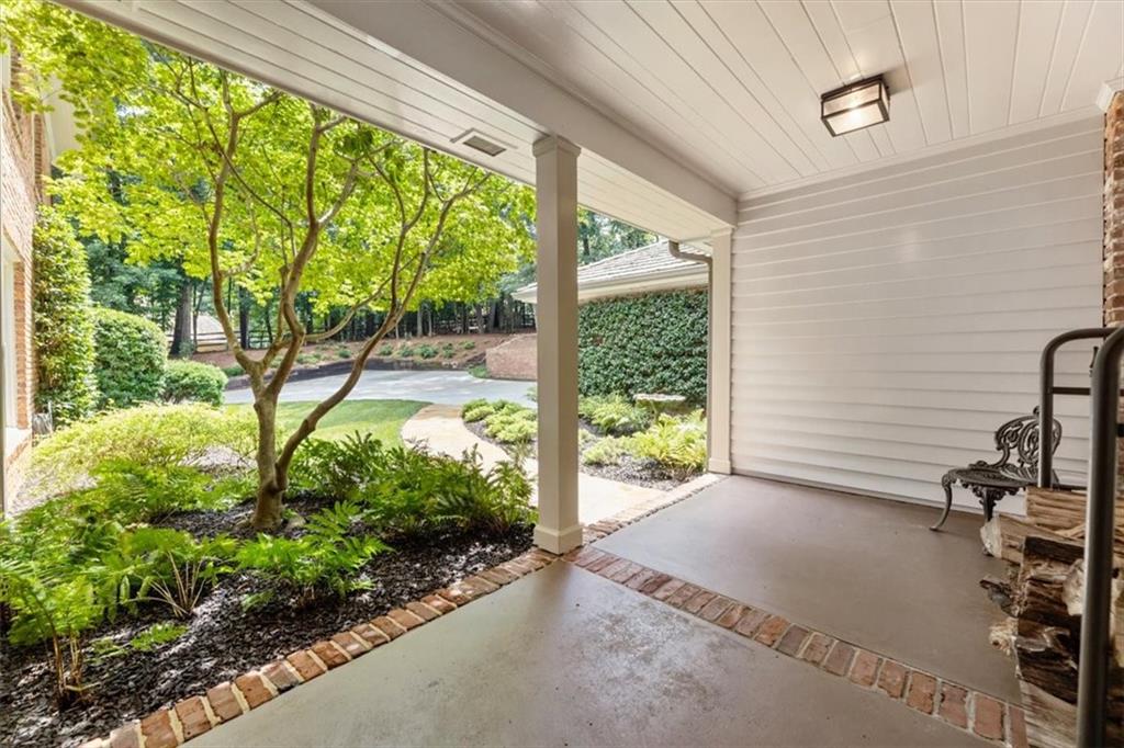100 Huntcliff Point