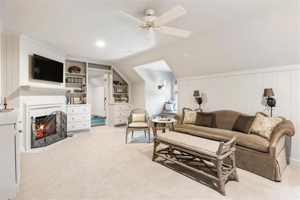 100 Huntcliff Point