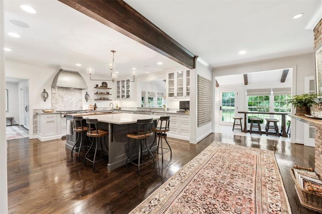 100 Huntcliff Point