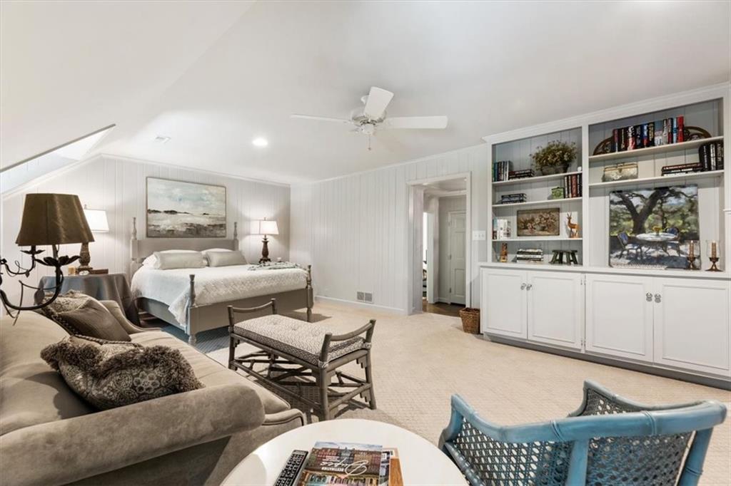 100 Huntcliff Point