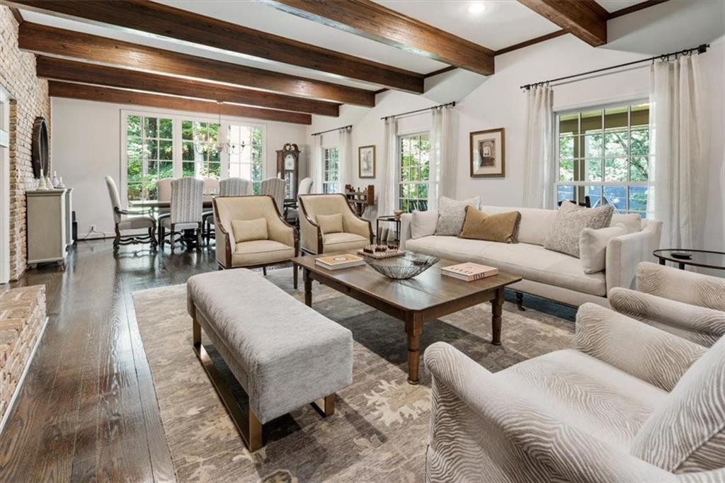 100 Huntcliff Point