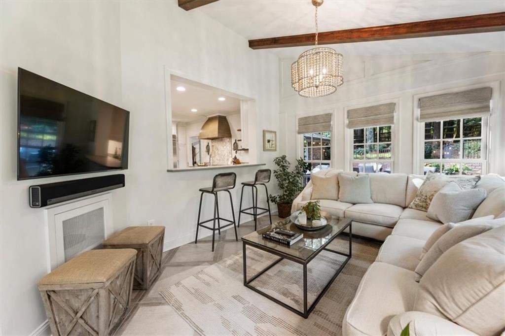 100 Huntcliff Point