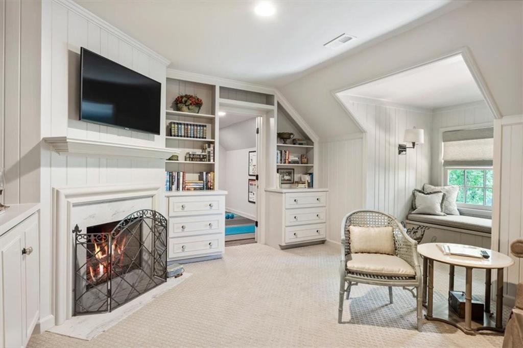 100 Huntcliff Point