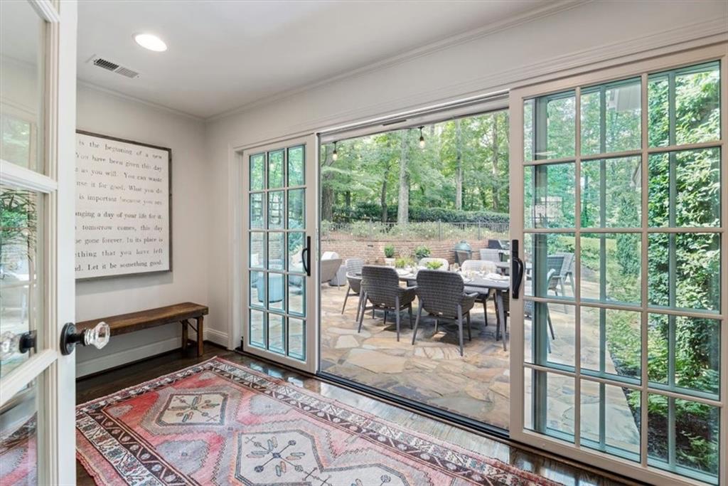 100 Huntcliff Point