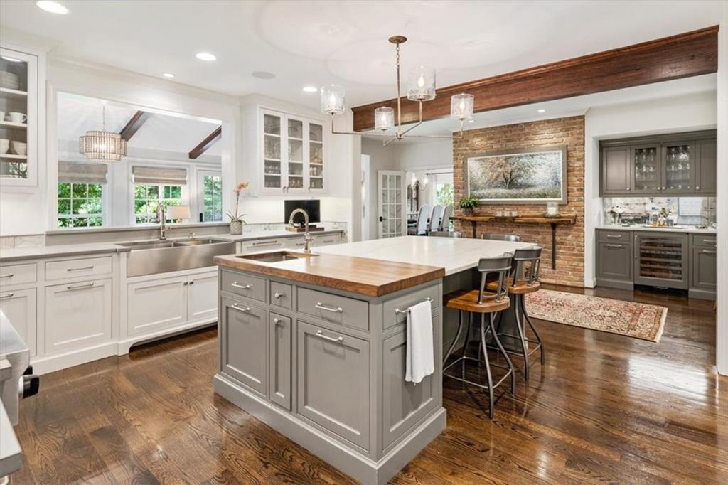 100 Huntcliff Point