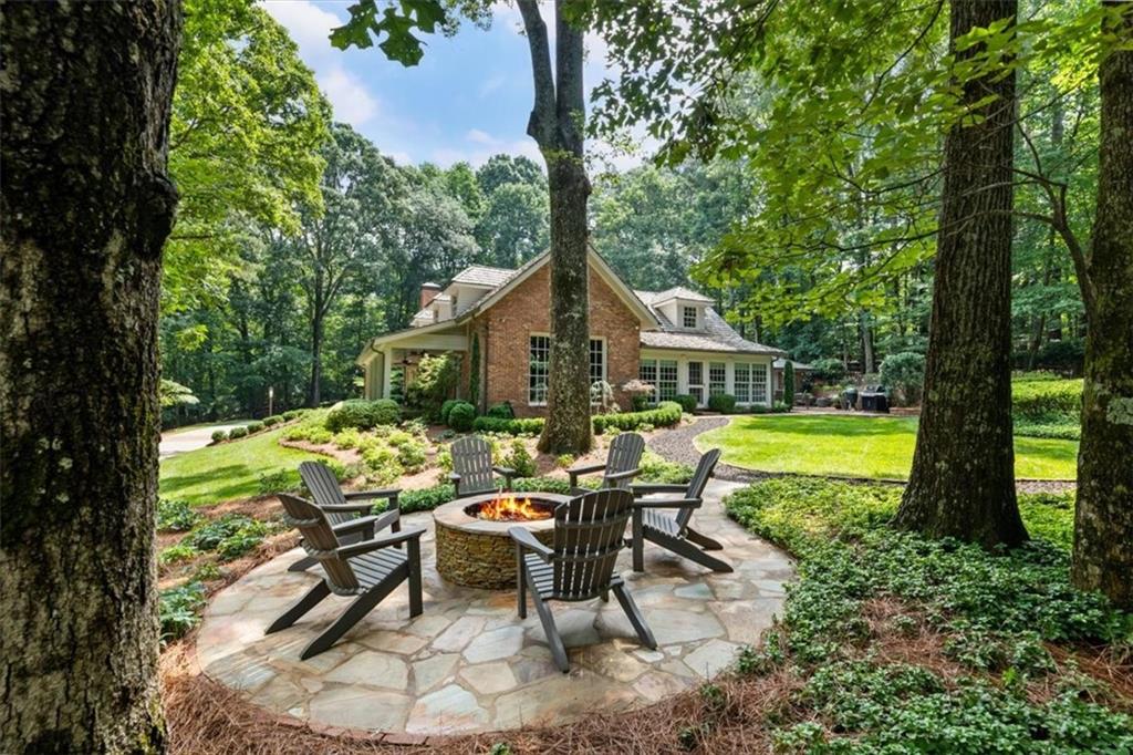 100 Huntcliff Point