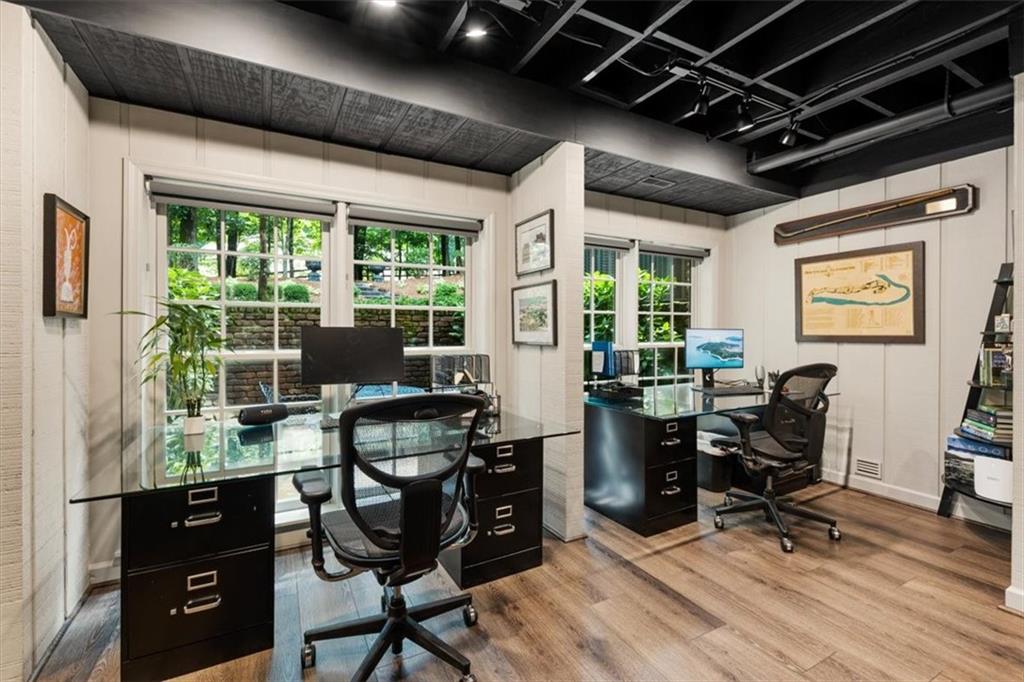 100 Huntcliff Point