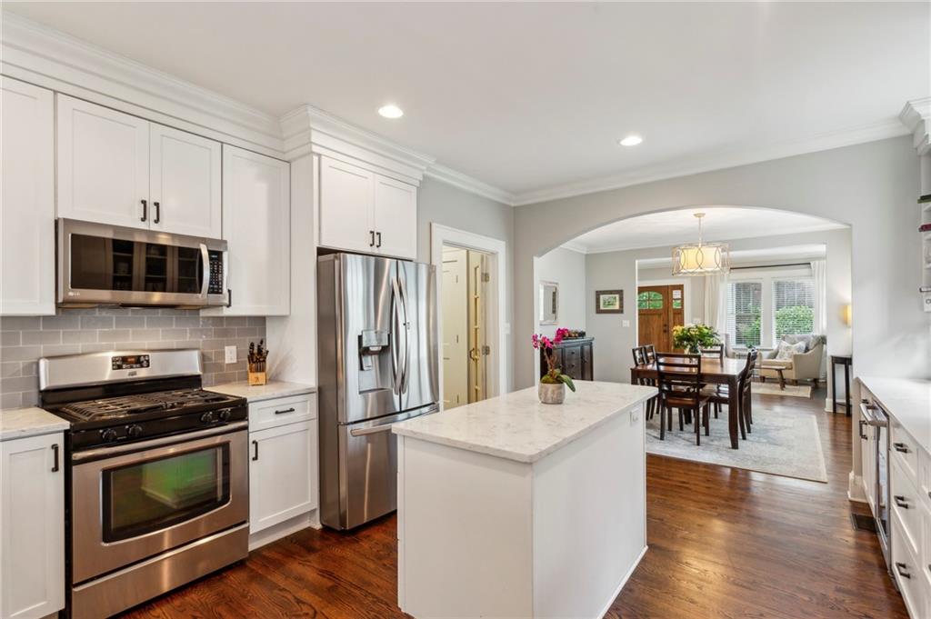 39 East Drive NE