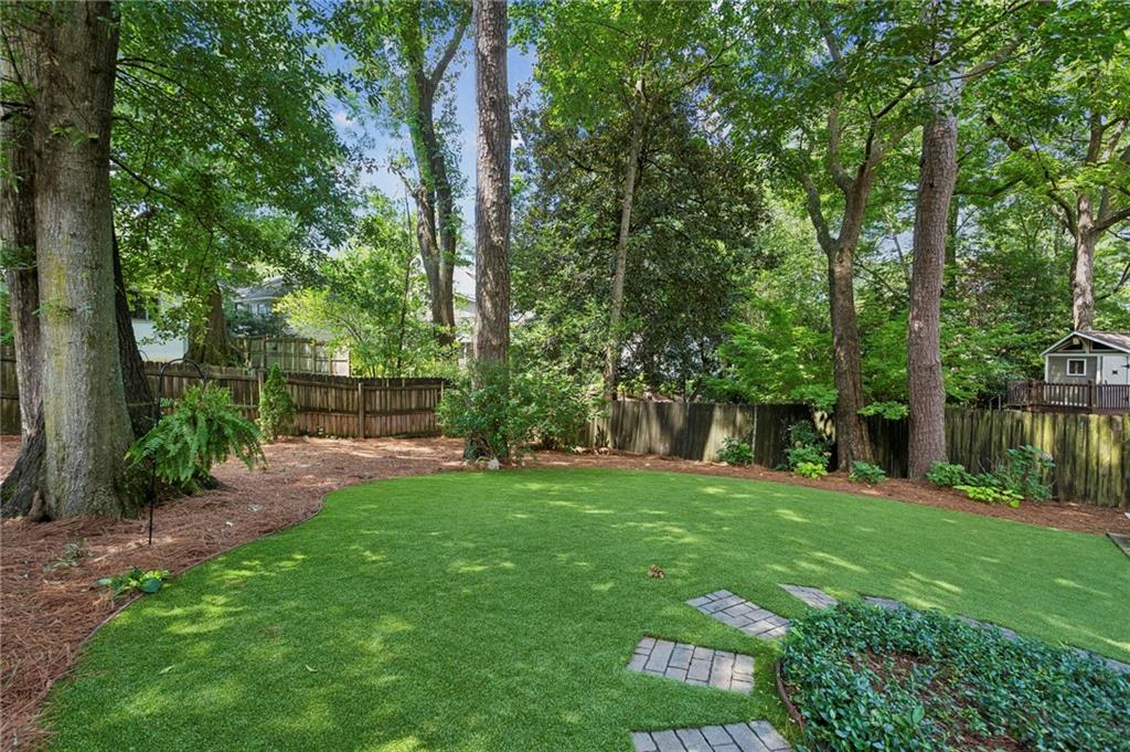 39 East Drive NE
