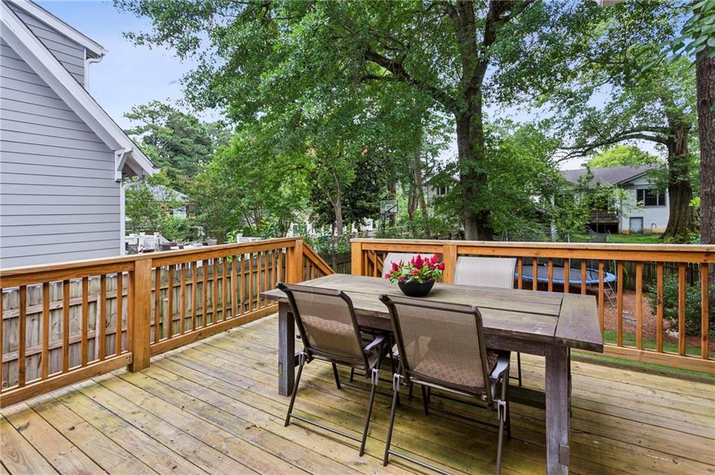 39 East Drive NE