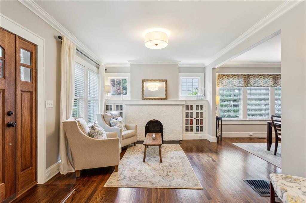39 East Drive NE