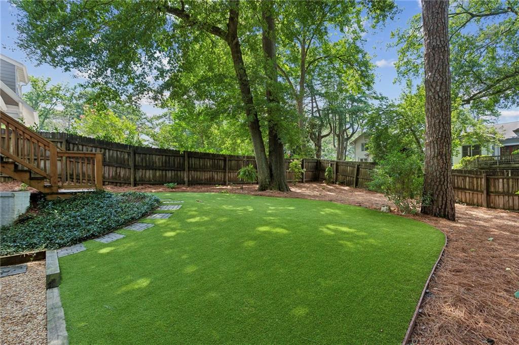 39 East Drive NE