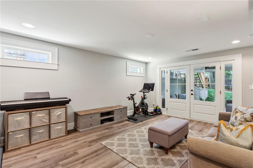 39 East Drive NE