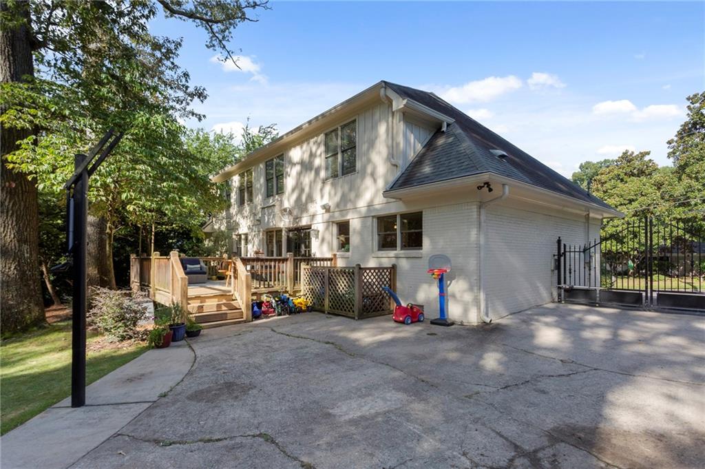 2559 Sharondale Drive NE