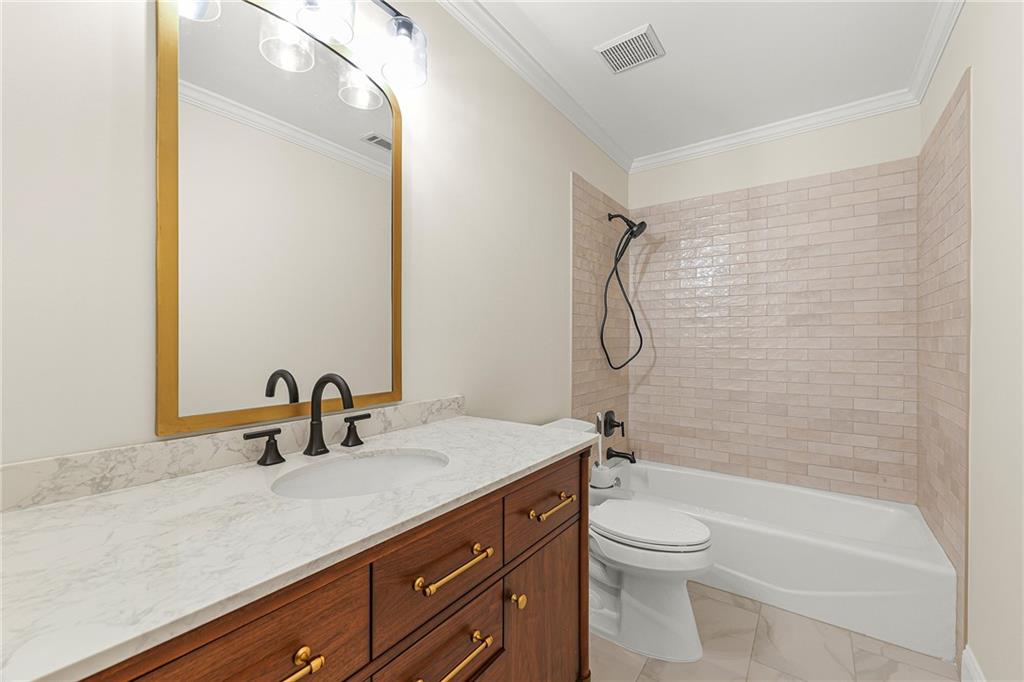 4235 Loch Highland Parkway NE