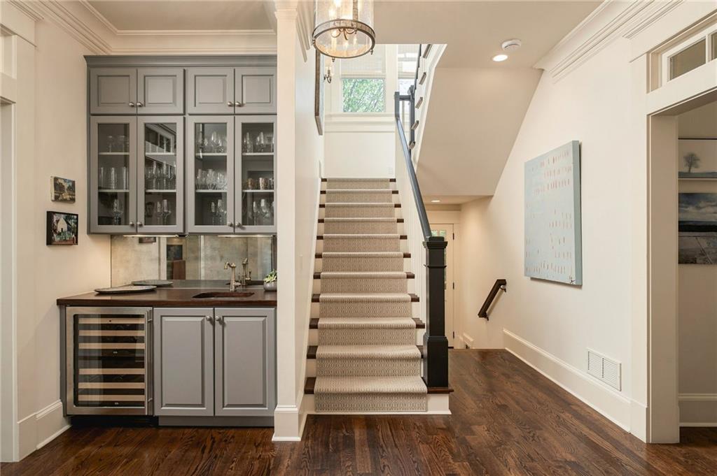 77 Avery Drive NE